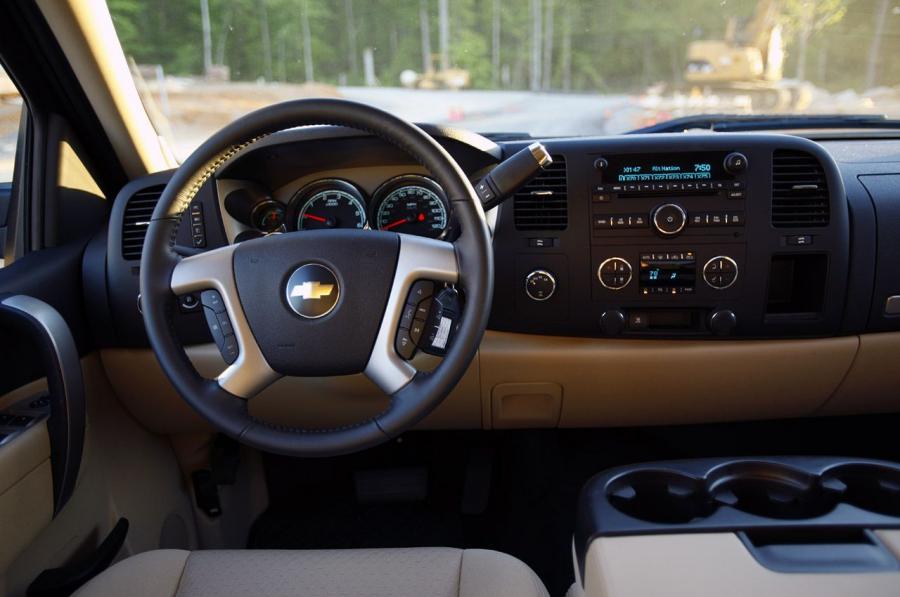  Chevrolet Silverado Hybrid 2010 года  (фото 20 из 44)